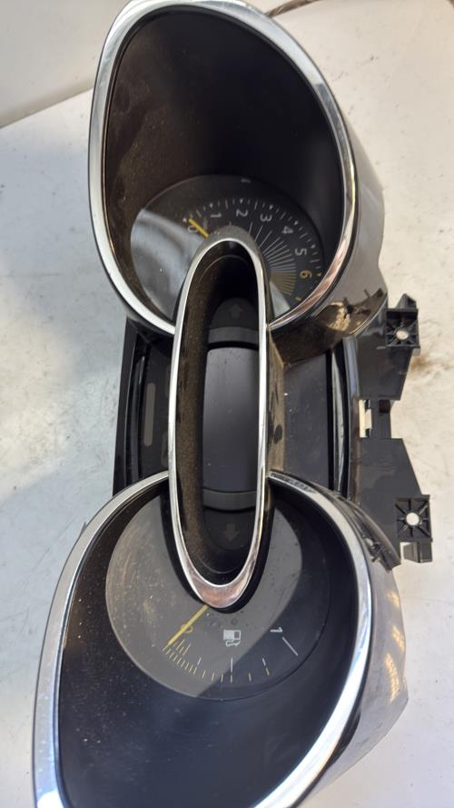 Compteur RENAULT CLIO 4 PHASE 1 Essence - Image 1