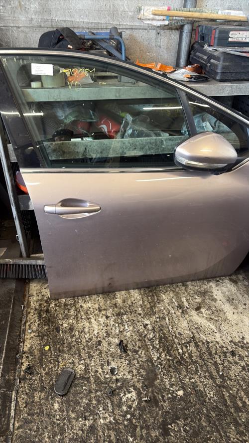Porte avant droit PEUGEOT 208 1 PHASE 1 Essence - Image 1