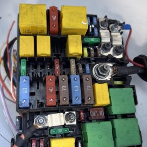 Boitier servitude moteur (BSM) PEUGEOT 308 2 PHASE 2 Essence - Image 1