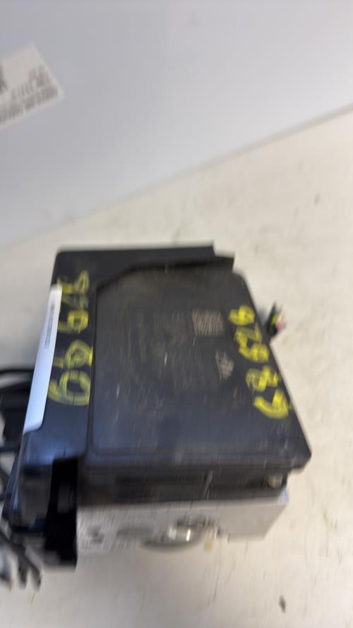 Bloc ABS (freins anti-blocage) PEUGEOT 208 1 PHASE 2 Essence - Image 2