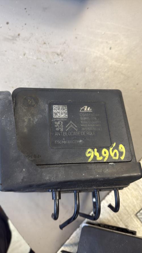 Bloc ABS (freins anti-blocage) PEUGEOT 208 1 PHASE 1 Essence - Image 1