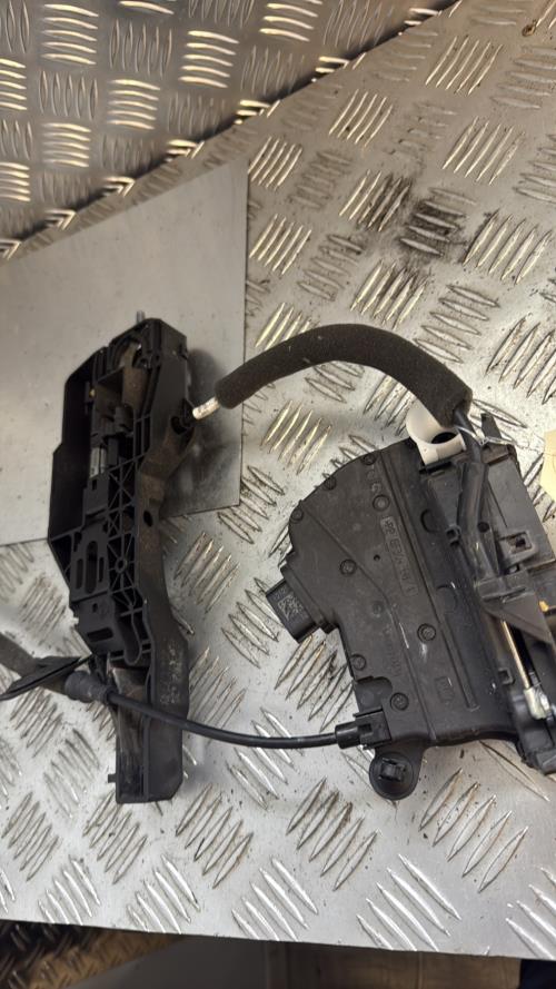 Serrure avant gauche PEUGEOT 208 1 PHASE 1 Diesel - Image 3