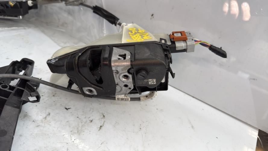 Serrure avant gauche OPEL CORSA F PHASE 1 Essence - Image 2