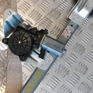 Leve vitre electrique avant droit DACIA SANDERO 2 PHASE 1 Diesel - Image 1