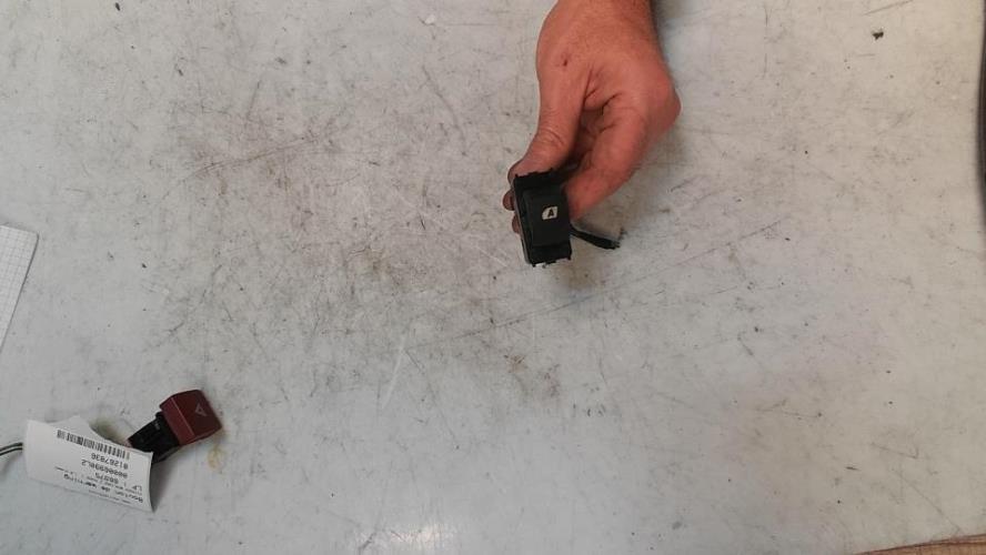 Interrupteur de leve vitre avant gauche CITROEN BERLINGO 2 PHASE 1 Diesel - Image 1