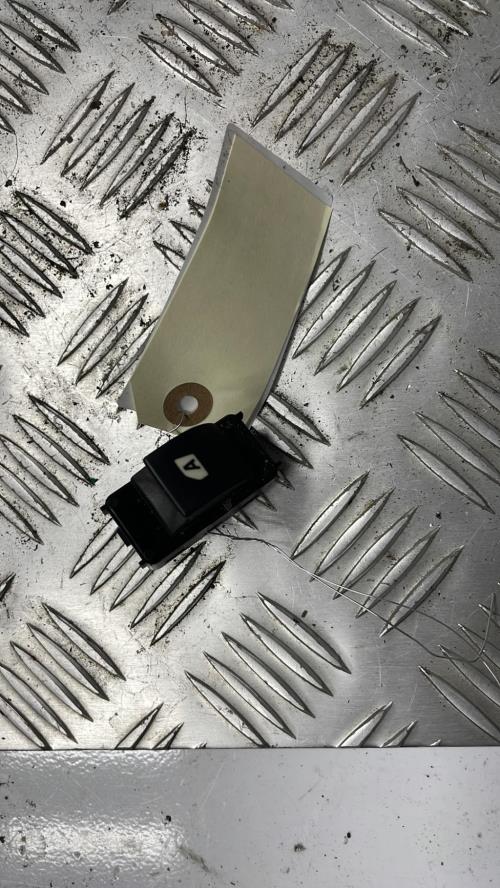 Interrupteur de leve vitre avant droit PEUGEOT PARTNER 2 PHASE 2 Diesel - Image 1