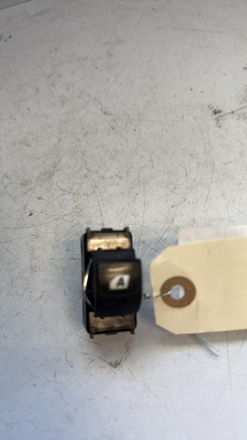 Interrupteur de leve vitre avant droit CITROEN BERLINGO 2 PHASE 2 Diesel - Image 1