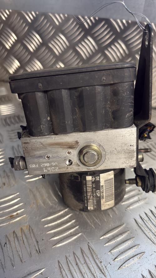 Bloc ABS (freins anti-blocage) CITROEN C5 1 PHASE 2 Diesel - Image 2