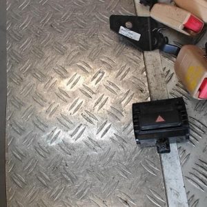 Bouton de warning TOYOTA HILUX 5 PHASE 1 Diesel - Image 1