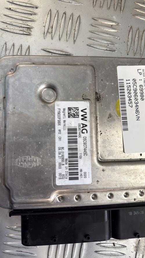 Calculateur moteur SKODA FABIA 4 Essence - Image 3