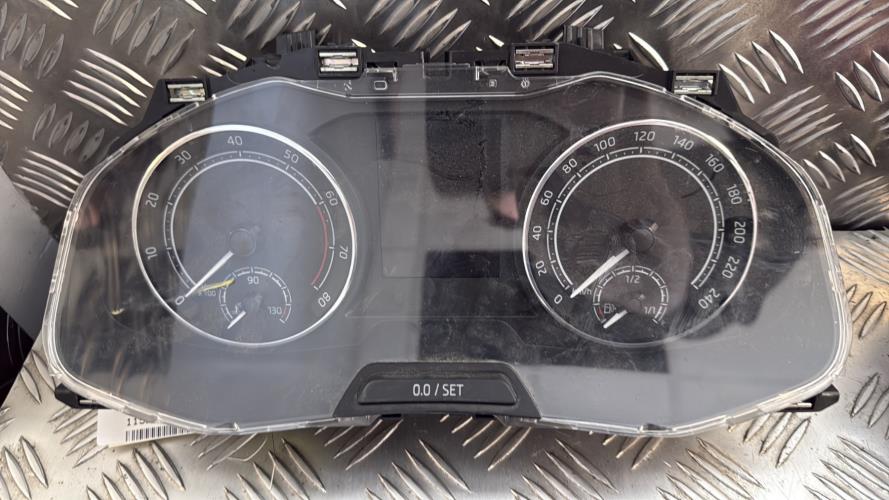 Compteur SKODA FABIA 4 Essence - Image 1