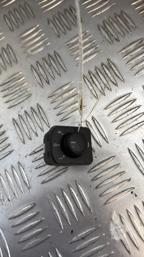 Commande retroviseurs SKODA FABIA 4 Essence - Image 1