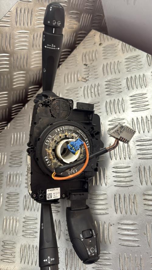 Com (Bloc Contacteur Tournant+Commodo Essuie Glace+Commodo Phare) PEUGEOT 208 1 PHASE 1 Essence - Image 1