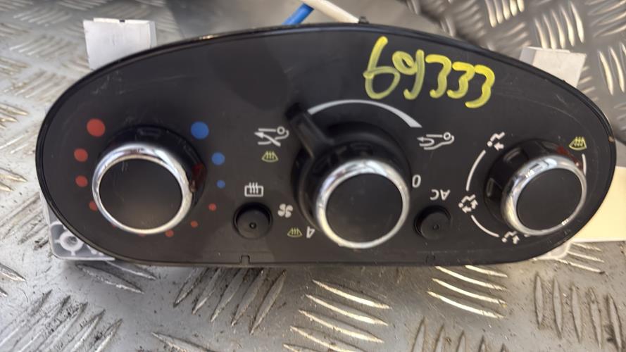 Commande chauffage DACIA DUSTER 1 PHASE 1 - Image 1