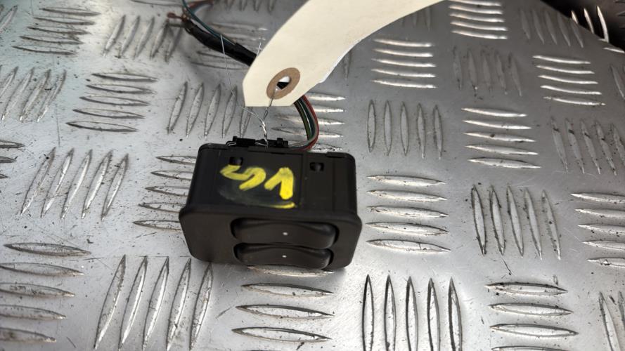 Interrupteur de leve vitre avant gauche OPEL MERIVA A PHASE 2 Essence - Image 3