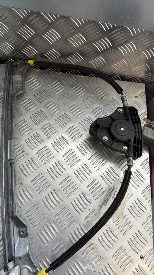 Leve vitre electrique avant gauche RENAULT CLIO 2 PHASE 2 Diesel - Image 1