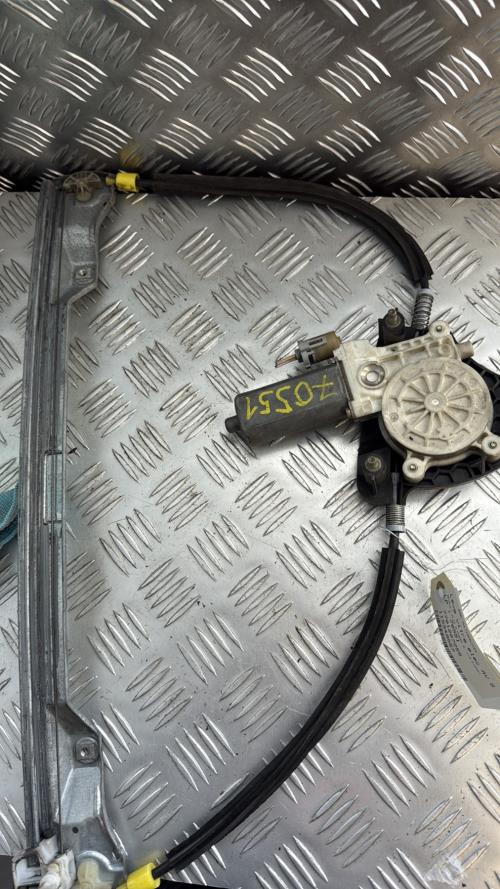 Leve vitre electrique avant gauche RENAULT CLIO 2 PHASE 2 Diesel - Image 2