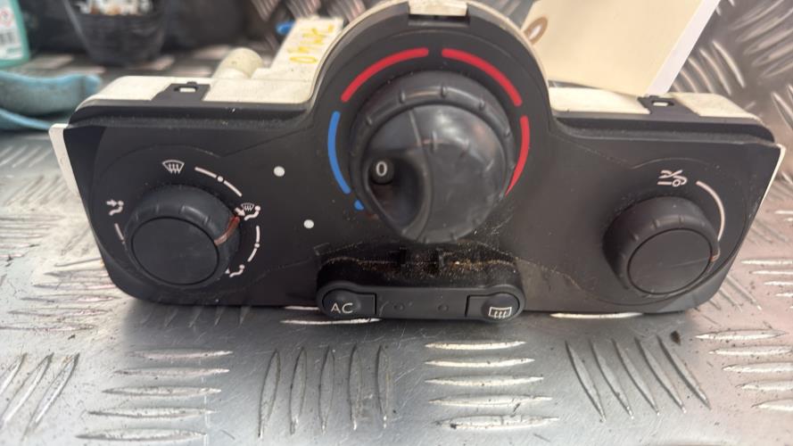 Commande chauffage RENAULT CLIO 3 PHASE 1 Diesel - Image 1