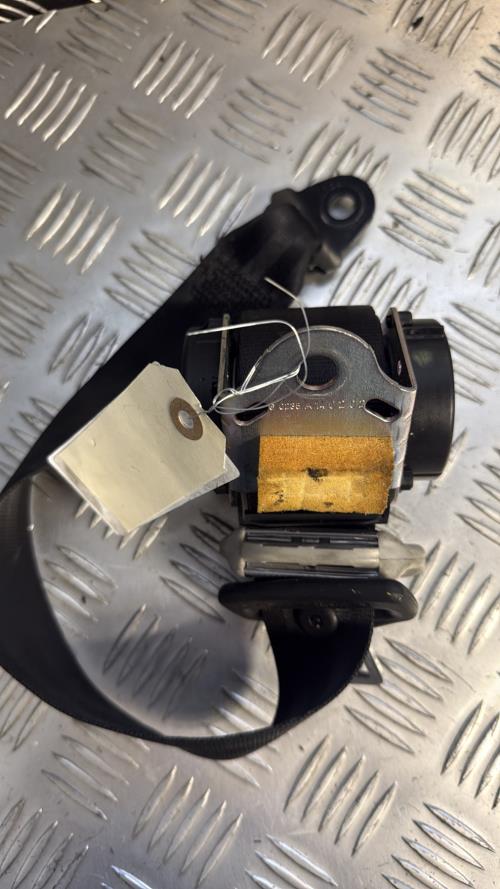 Ceinture arriere gauche troisieme ligne TOYOTA VERSO PHASE 2 Diesel - Image 2