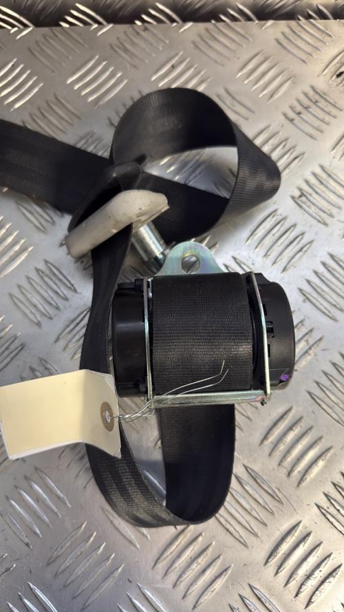 Ceinture arriere gauche TOYOTA VERSO PHASE 2 Diesel - Image 2