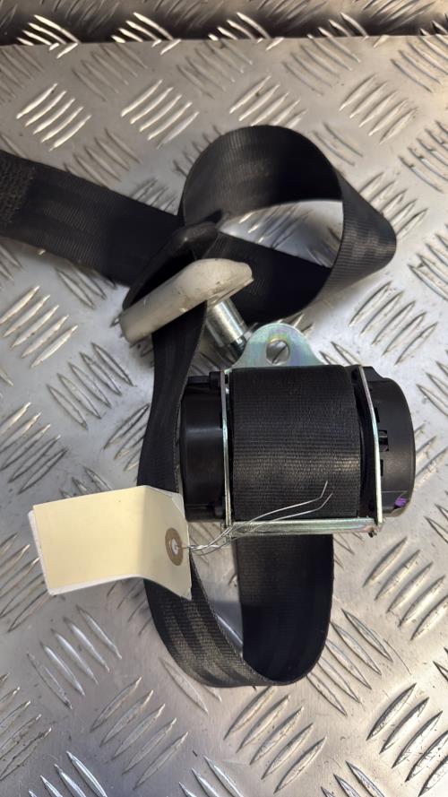 Ceinture arriere gauche TOYOTA VERSO PHASE 2 Diesel - Image 3