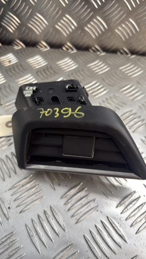 Aerateur tableau de bord avant gauche PEUGEOT 2008 2 PHASE 1 Essence - Image 3