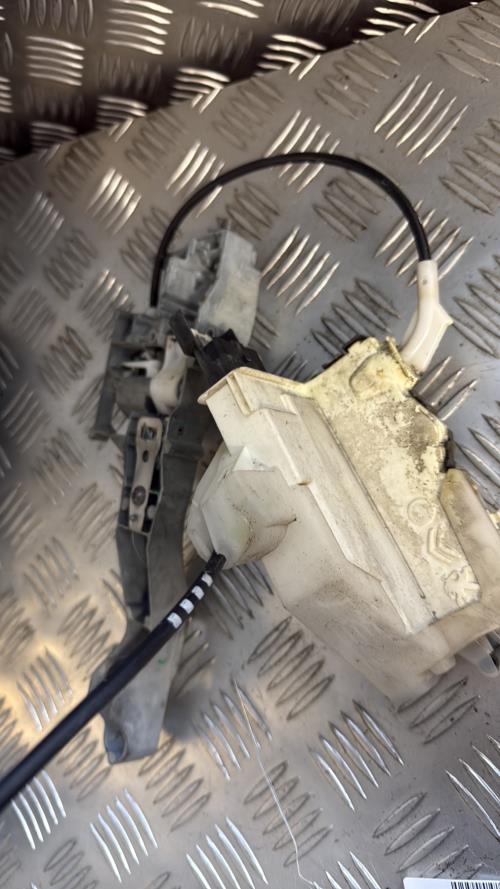 Serrure avant droit PEUGEOT 308 1 PHASE 1 Essence - Image 1