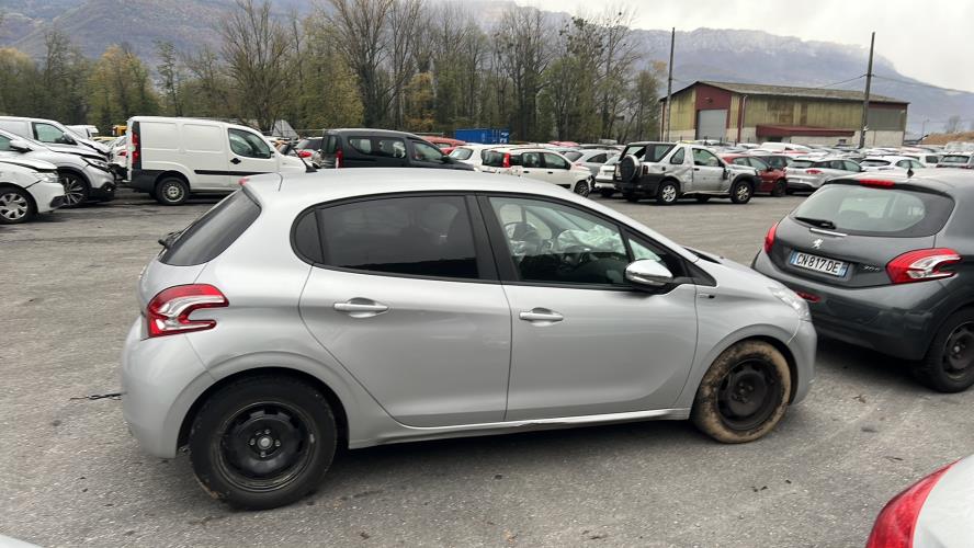 Aerateur tableau de bord avant droit PEUGEOT 208 1 PHASE 2 Essence - Image 7