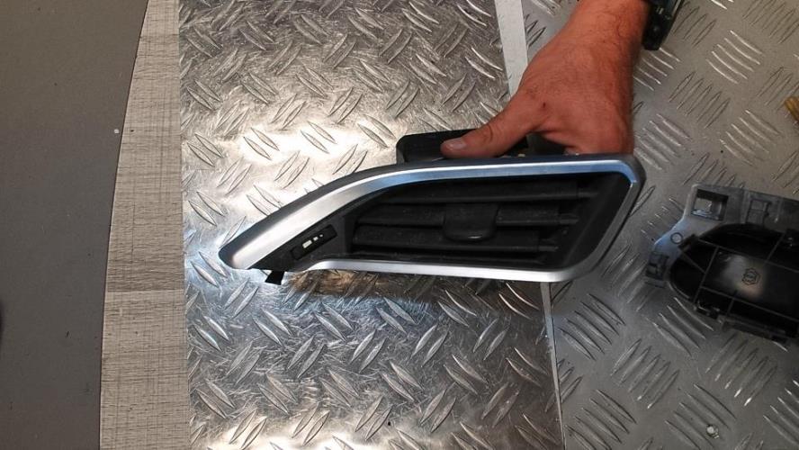 Aerateur tableau de bord avant droit PEUGEOT 2008 1 PHASE 1 Diesel - Image 2