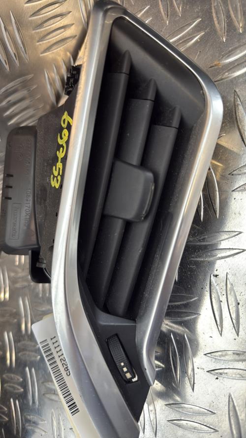 Aerateur tableau de bord avant droit PEUGEOT 208 1 PHASE 1 Diesel - Image 1