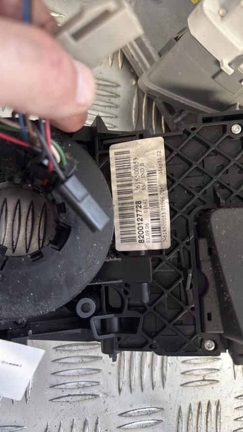 Com (Bloc Contacteur Tournant+Commodo Essuie Glace+Commodo Phare) RENAULT SCENIC 2 PHASE 2 Diesel - Image 3