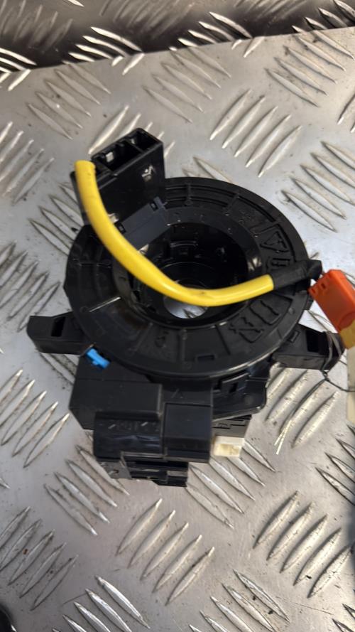 Contacteur tournant PEUGEOT 108 Essence - Image 1