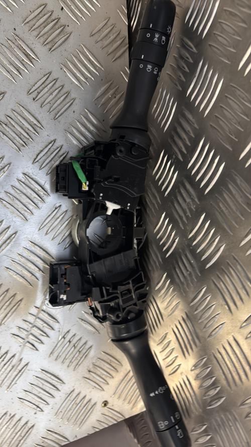 Commodo phare PEUGEOT 108 Essence - Image 1