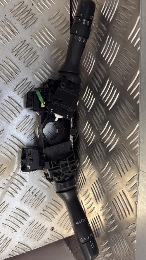 Commodo phare PEUGEOT 108 Essence - Image 2