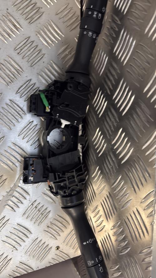 Commodo phare PEUGEOT 108 Essence - Image 3