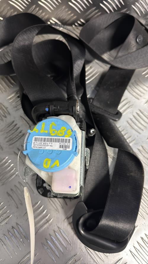 Ceinture avant droit MERCEDES CLASSE A 176 PHASE 1 Essence - Image 1