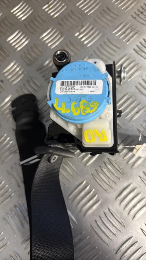 Ceinture arriere droit MERCEDES CLASSE A 176 PHASE 1 Essence - Image 2