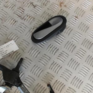 Poignee interieur arriere droit RENAULT CLIO 3 PHASE 2 Diesel - Image 1