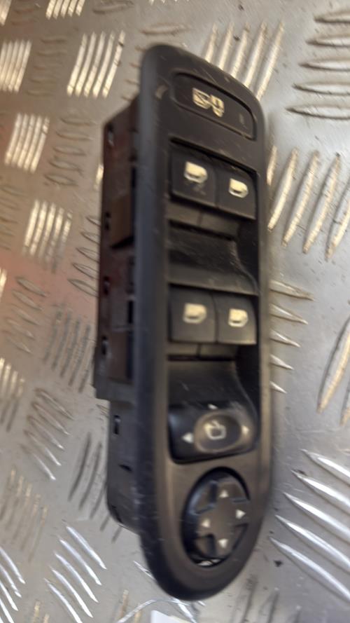 Interrupteur de leve vitre avant gauche PEUGEOT 308 1 PHASE 1 Essence - Image 1