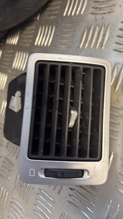 Aerateur tableau de bord avant gauche PEUGEOT 307 PHASE 2 Diesel - Image 1