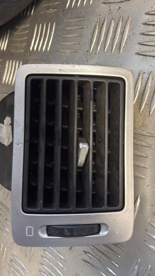 Aerateur tableau de bord avant gauche PEUGEOT 307 PHASE 2 Diesel - Image 2