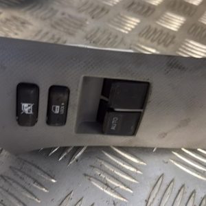 Interrupteur de leve vitre avant gauche TOYOTA YARIS 2 PHASE 1 Essence - Image 1