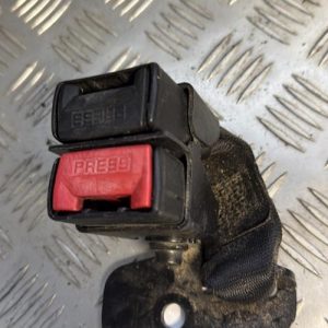 Attache ceinture arriere gauche RENAULT CLIO 2 PHASE 2 Essence - Image 1