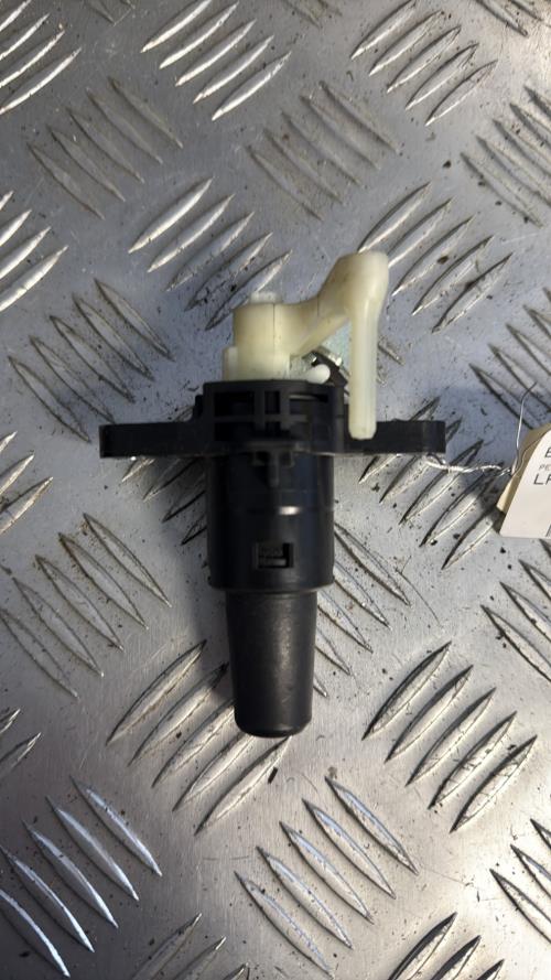 Bouton de coffre PEUGEOT 108 Essence - Image 1