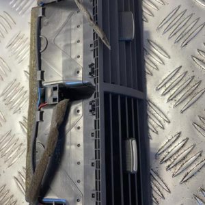 Aerateur tableau de bord AUDI A4 2 AVANT PHASE 2 BREAK Diesel - Image 1