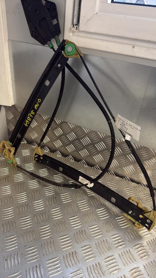 Mecanisme de leve vitre electrique avant gauche AUDI A1 1 SPORTBACK PHASE 1 Diesel - Image 2