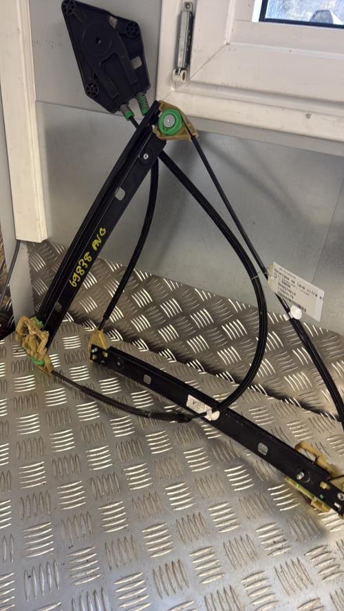 Mecanisme de leve vitre electrique avant gauche AUDI A1 1 SPORTBACK PHASE 1 Diesel - Image 4