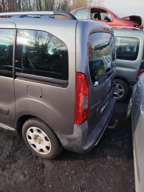 Boitier servitude moteur (BSM) PEUGEOT PARTNER 2 PHASE 1 Diesel - Image 9