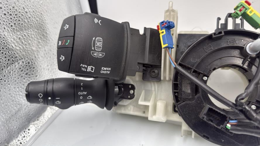 Com (Bloc Contacteur Tournant+Commodo Essuie Glace+Commodo Phare) RENAULT MEGANE 3 PHASE 1 Diesel - Image 4