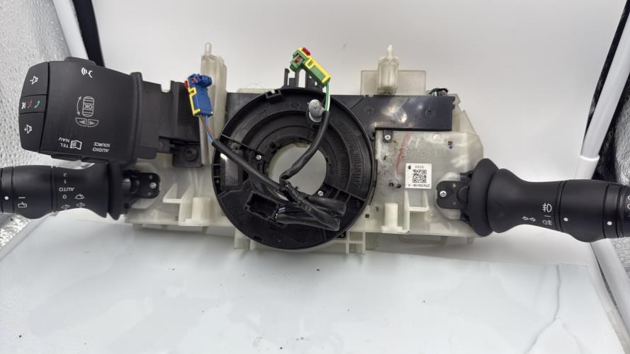 Com (Bloc Contacteur Tournant+Commodo Essuie Glace+Commodo Phare) RENAULT MEGANE 3 PHASE 1 Diesel - Image 6